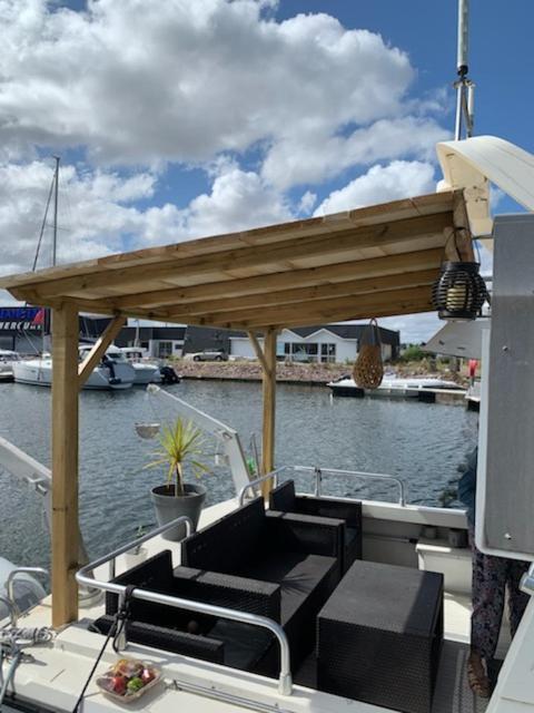 Magnifique Bateau Maison Hotel Ouistreham Exterior photo