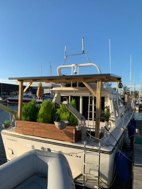 Magnifique Bateau Maison Hotel Ouistreham Exterior photo