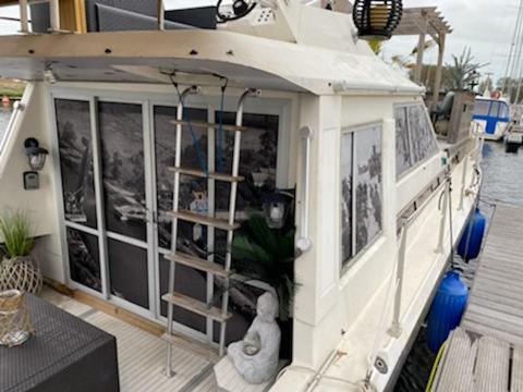 Magnifique Bateau Maison Hotel Ouistreham Exterior photo