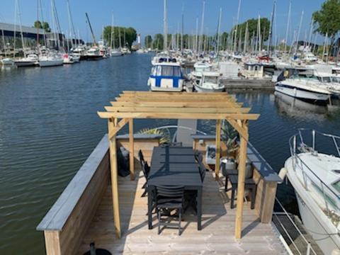Magnifique Bateau Maison Hotel Ouistreham Exterior photo