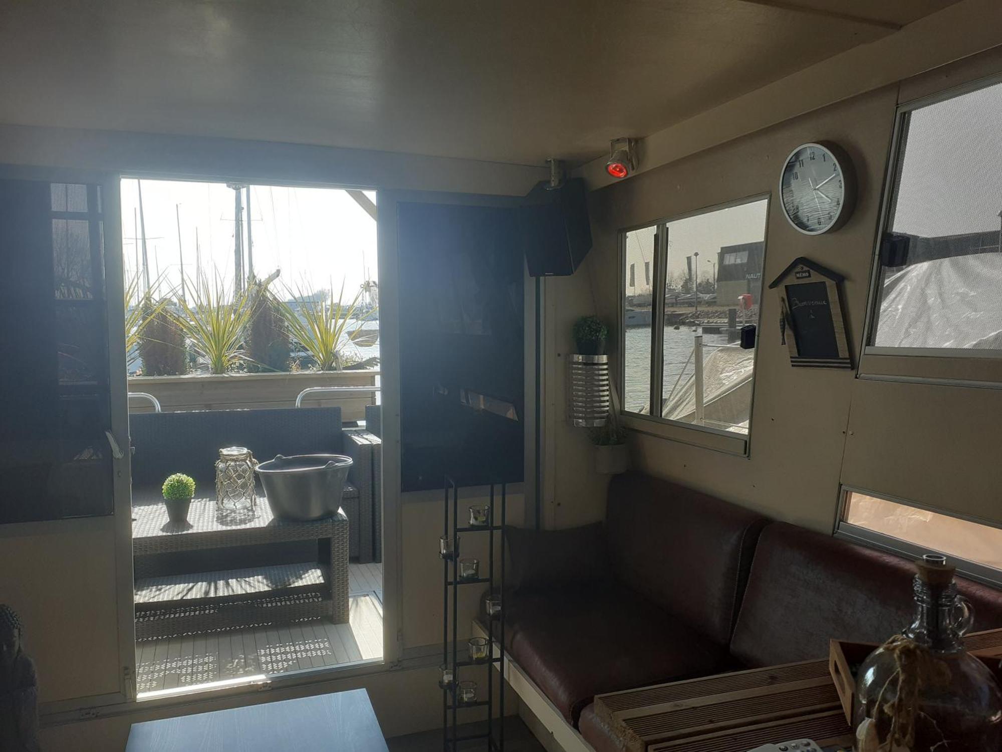 Magnifique Bateau Maison Hotel Ouistreham Exterior photo